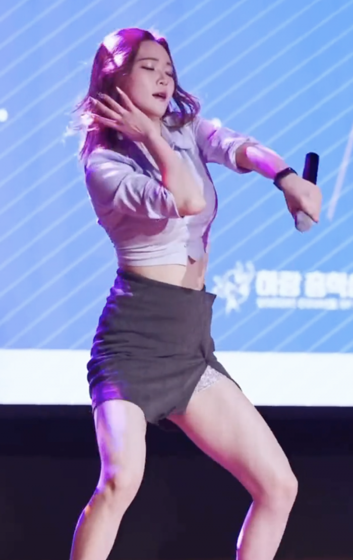 3547248295_C1rUWORP_367e48d1f857bb1c8f9f75a0e5d503fa3e6d8c19.png