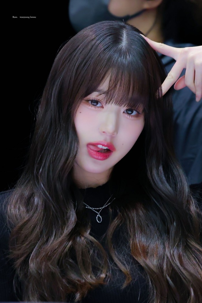 20240211_092845.jpg 어제 명절에도 근무한 장원영 팬싸인회