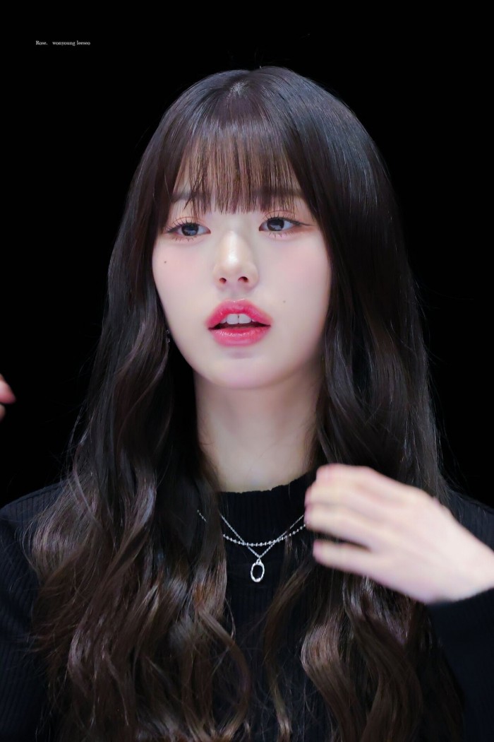 20240211_102755.jpg 어제 명절에도 근무한 장원영 팬싸인회